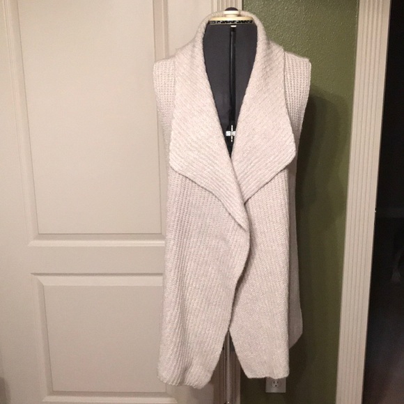 LOFT Sweaters - LOFT Sleeveless Cardigan